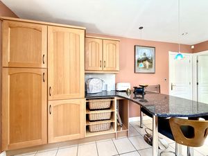 Kitchen- click for photo gallery